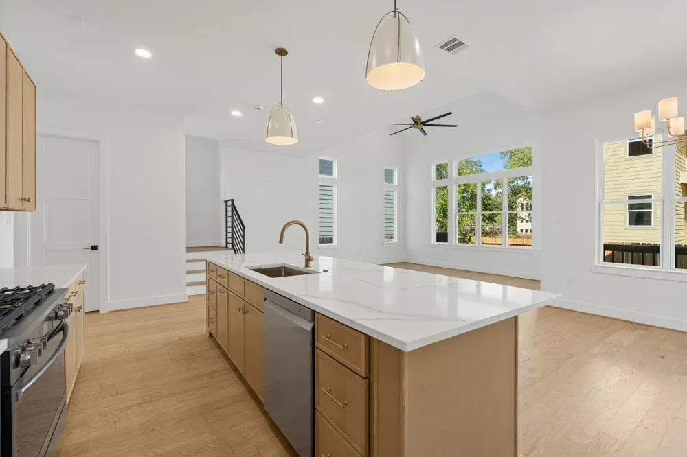 1103 E 37th Street Houston, TX 77022