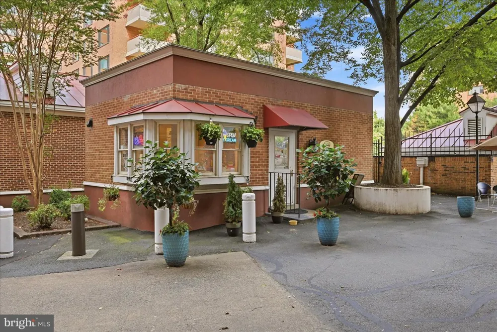 1111 ARLINGTON BOULEVARD #1003 Arlington, VA 22209