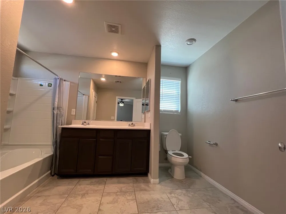 8532 Taizi Avenue Las Vegas, NV 89147