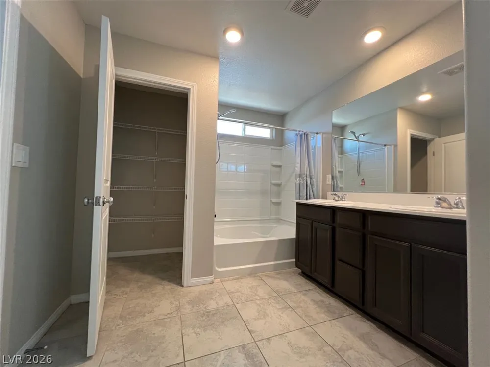 8532 Taizi Avenue Las Vegas, NV 89147