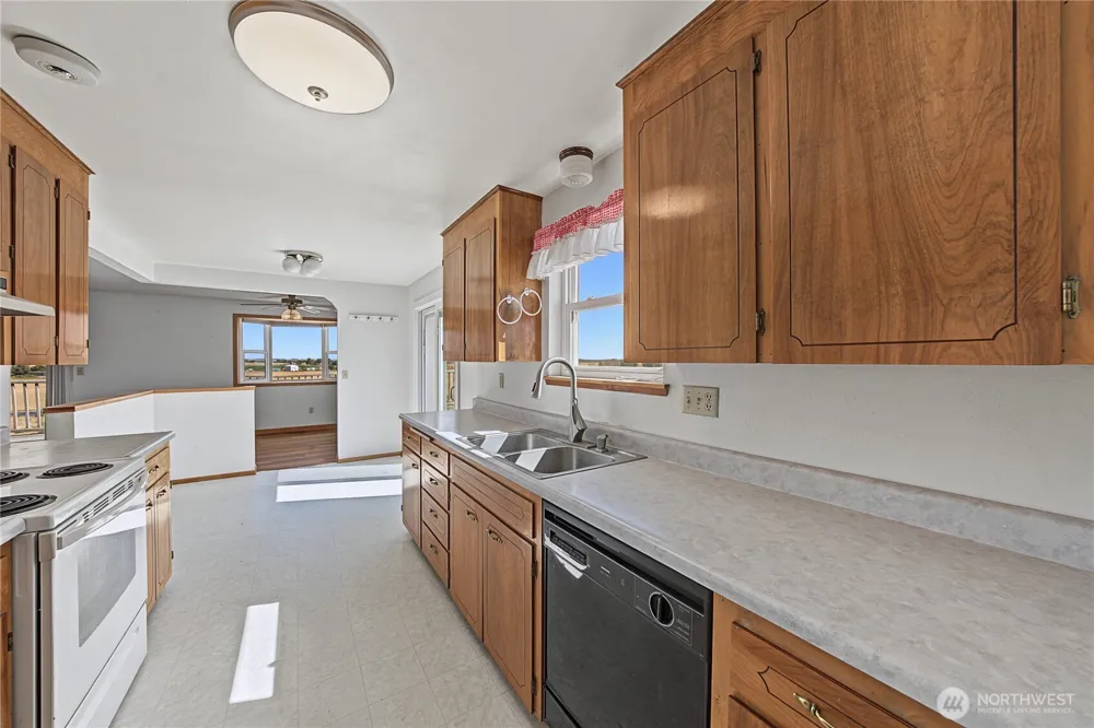 4874 NE Road 3 Moses Lake, WA 98837