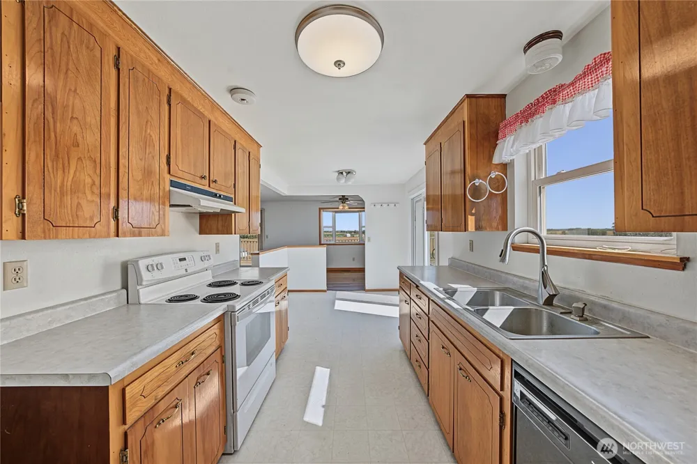 4874 NE Road 3 Moses Lake, WA 98837