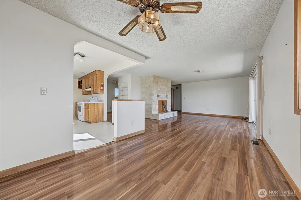 4874 NE Road 3 Moses Lake, WA 98837