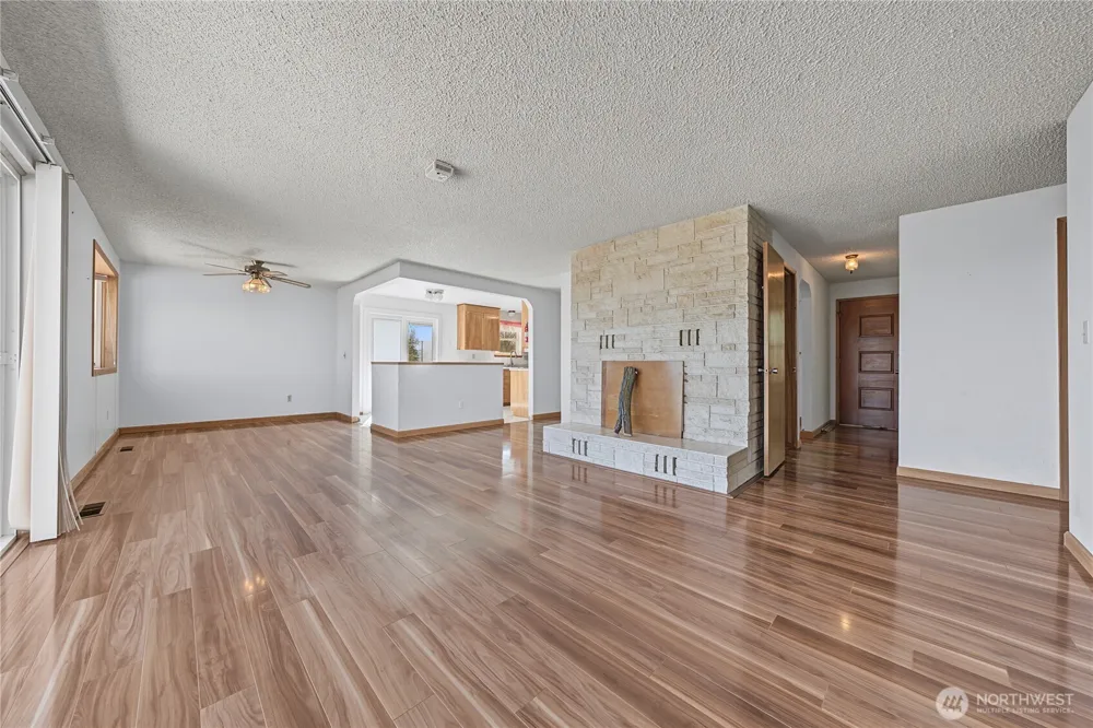 4874 NE Road 3 Moses Lake, WA 98837