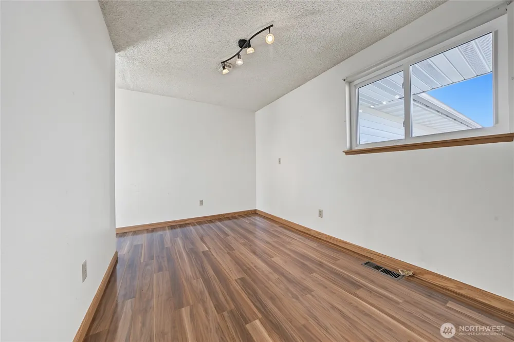 4874 NE Road 3 Moses Lake, WA 98837
