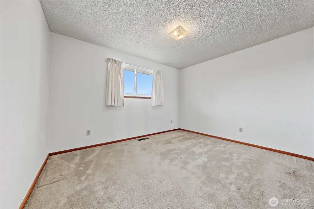 4874 NE Road 3 Moses Lake, WA 98837