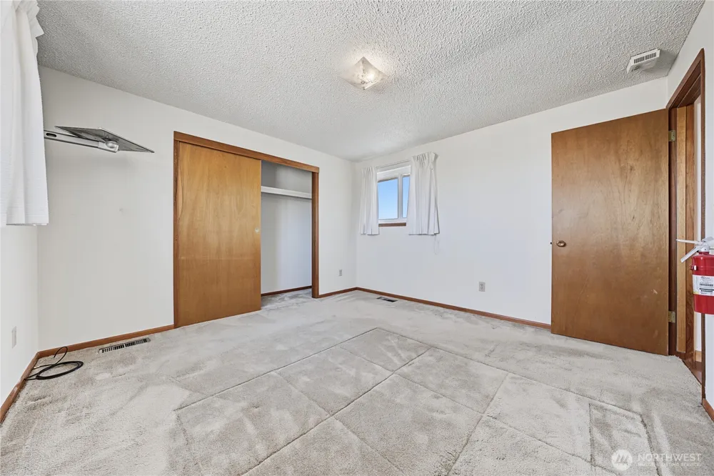 4874 NE Road 3 Moses Lake, WA 98837