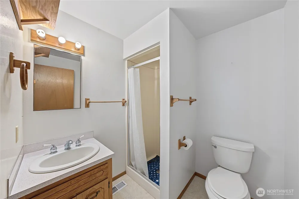 4874 NE Road 3 Moses Lake, WA 98837