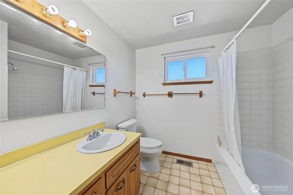 4874 NE Road 3 Moses Lake, WA 98837
