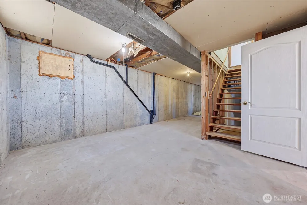 4874 NE Road 3 Moses Lake, WA 98837