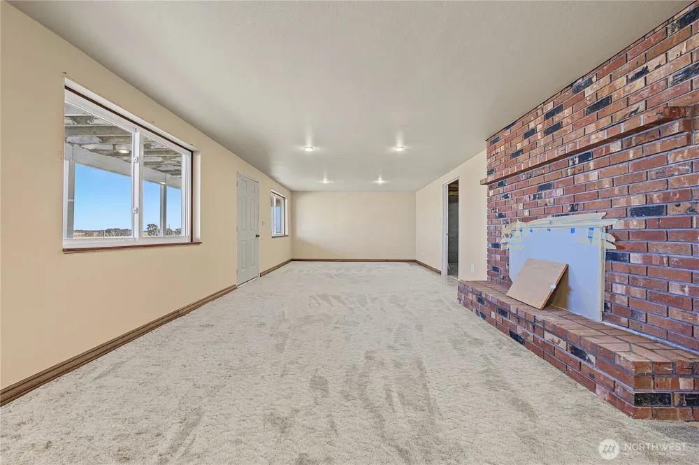 4874 NE Road 3 Moses Lake, WA 98837