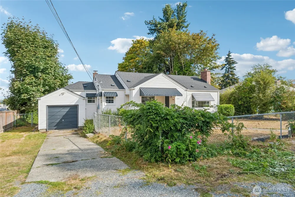 1048 S 100th Street Seattle, WA 98168