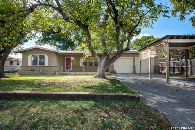 818 Mary Blvd New Braunfels, TX 78130