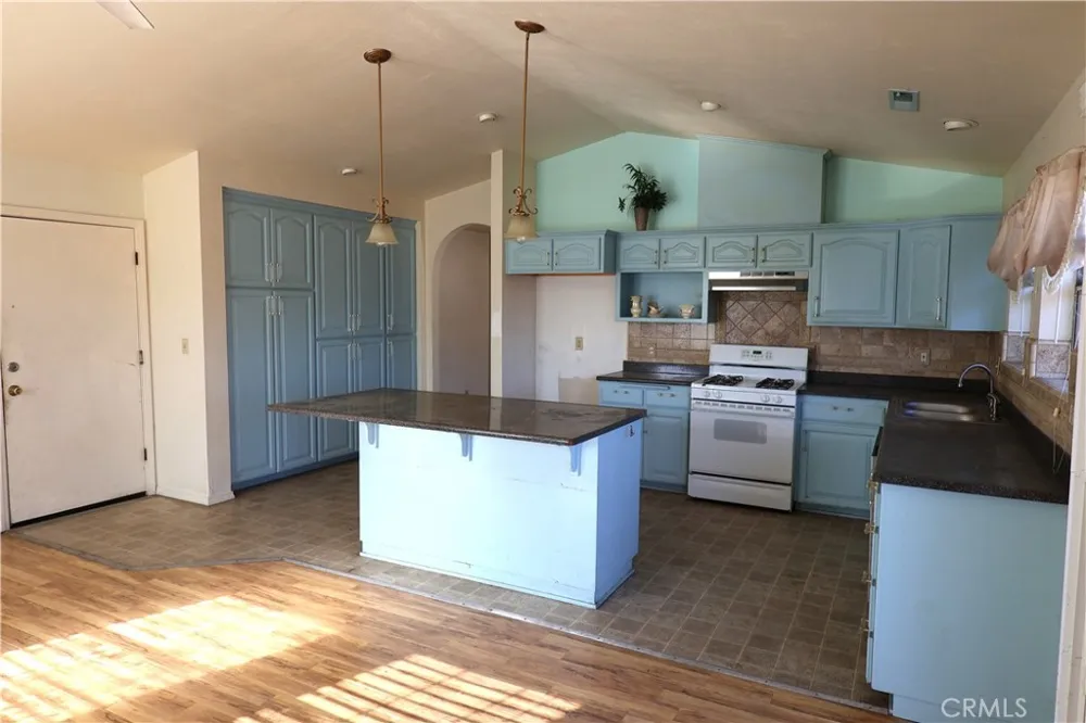 1850 Colusa Corning, CA 96021