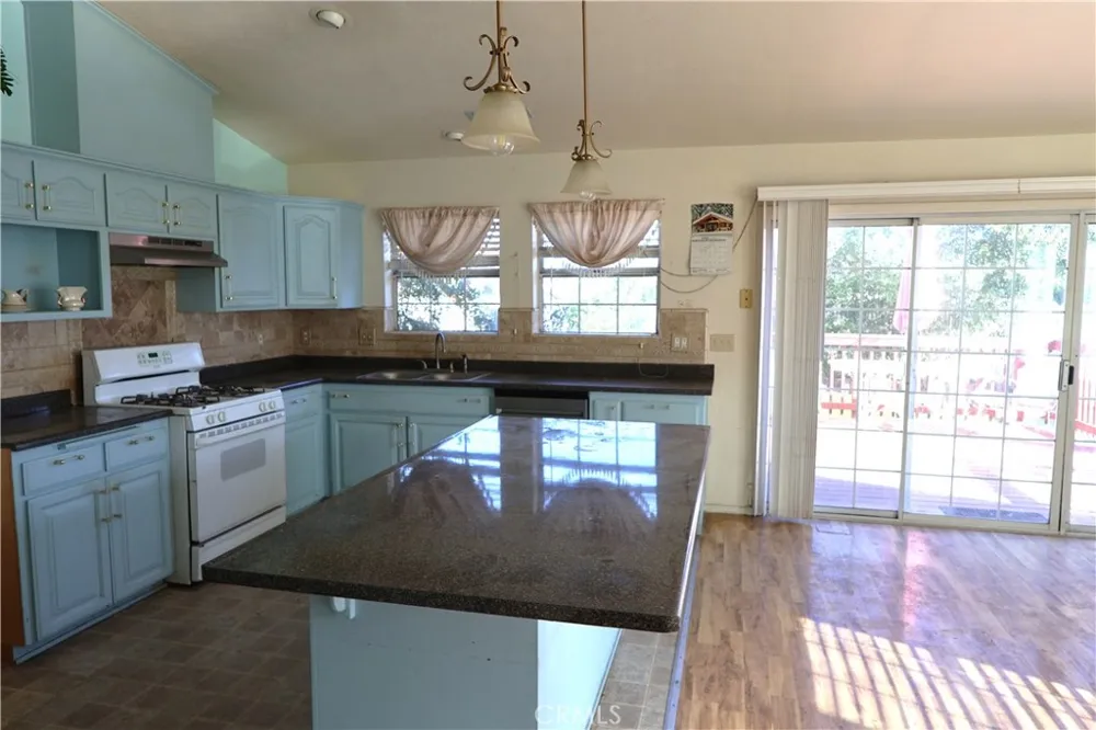1850 Colusa Corning, CA 96021