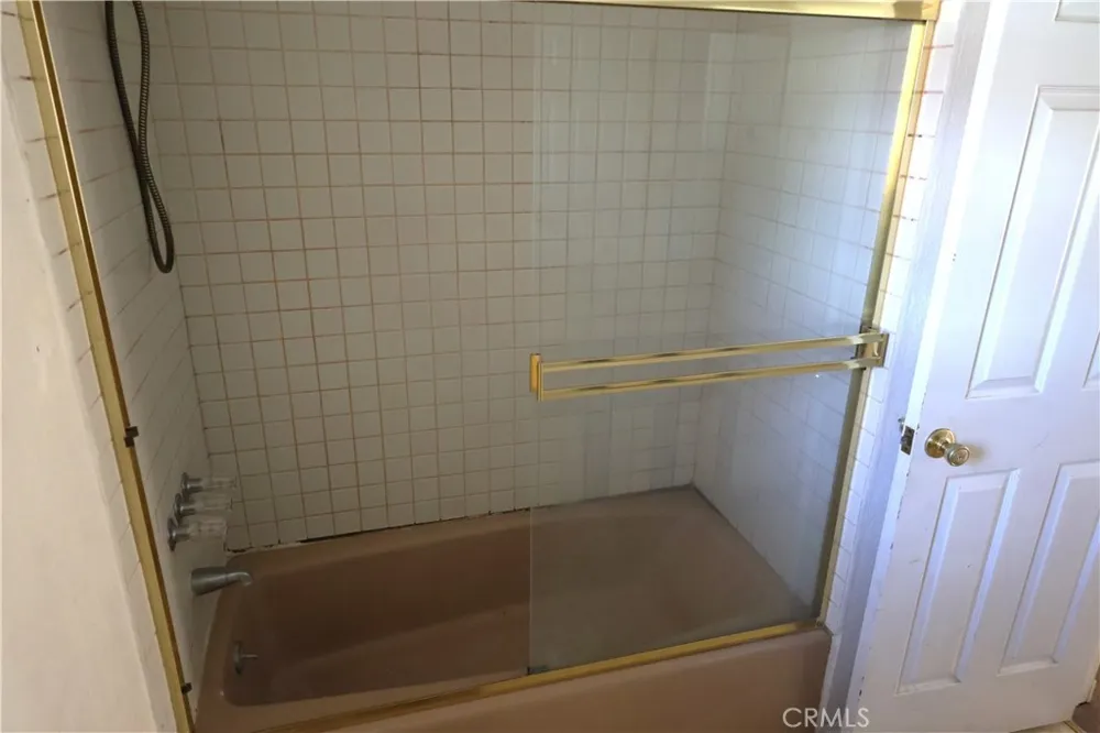 1850 Colusa Corning, CA 96021