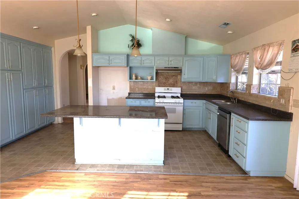 1850 Colusa Corning, CA 96021
