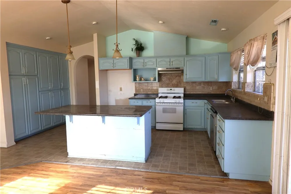 1850 Colusa Corning, CA 96021