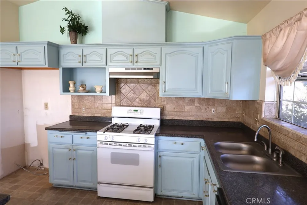 1850 Colusa Corning, CA 96021
