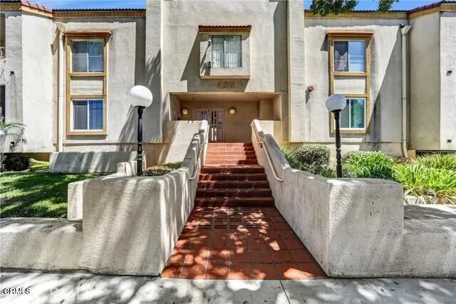 430 Holliston Avenue #103 Pasadena, CA 91106