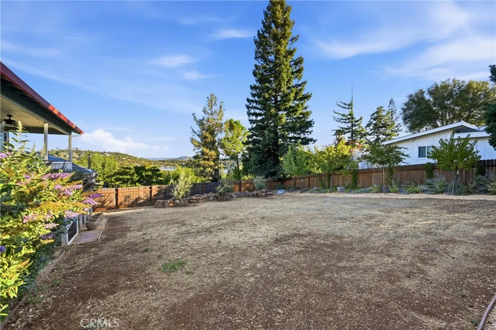 17265 Brookfield Hidden Valley Lake, CA 95467
