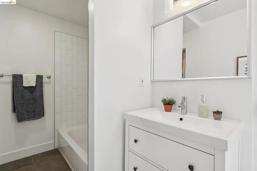 916 Arlington Ave Oakland, CA 94608