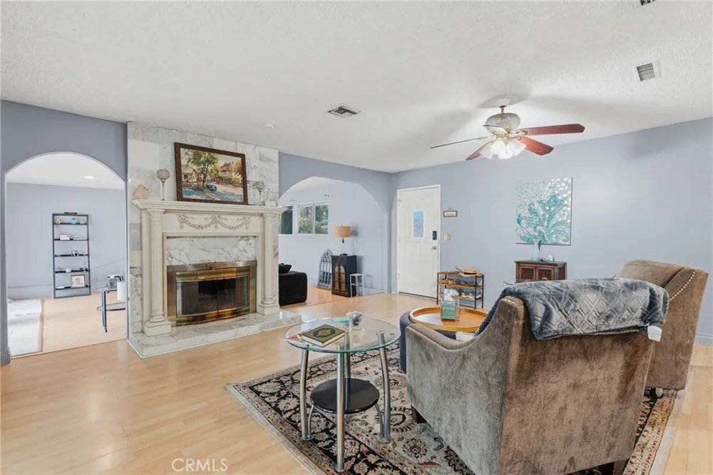 8233 Fallbrook West Hills, CA 91304