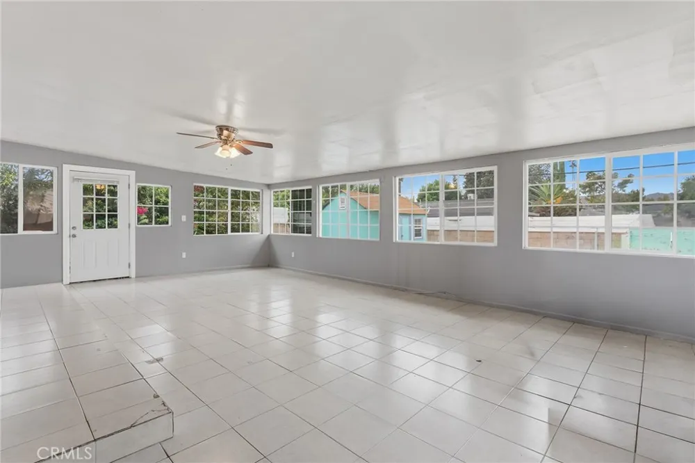 8233 Fallbrook West Hills, CA 91304