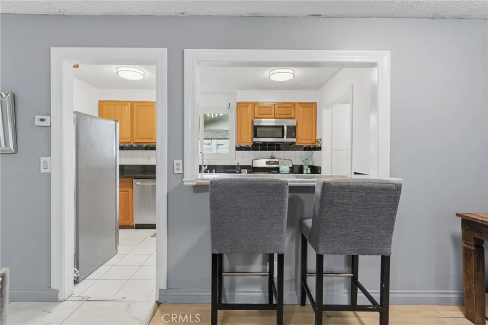 8233 Fallbrook West Hills, CA 91304