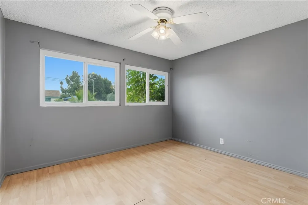 8233 Fallbrook West Hills, CA 91304
