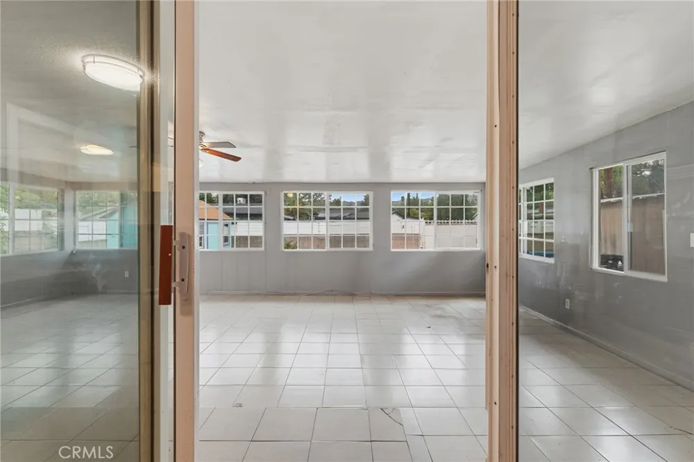 8233 Fallbrook West Hills, CA 91304
