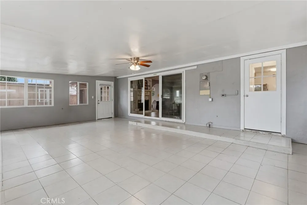 8233 Fallbrook West Hills, CA 91304