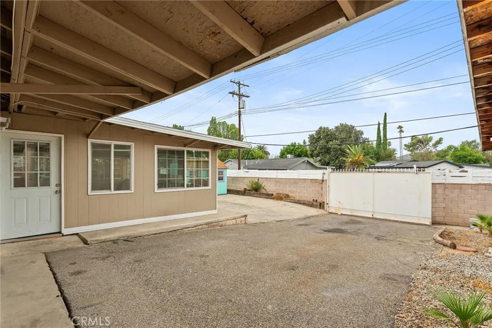 8233 Fallbrook West Hills, CA 91304