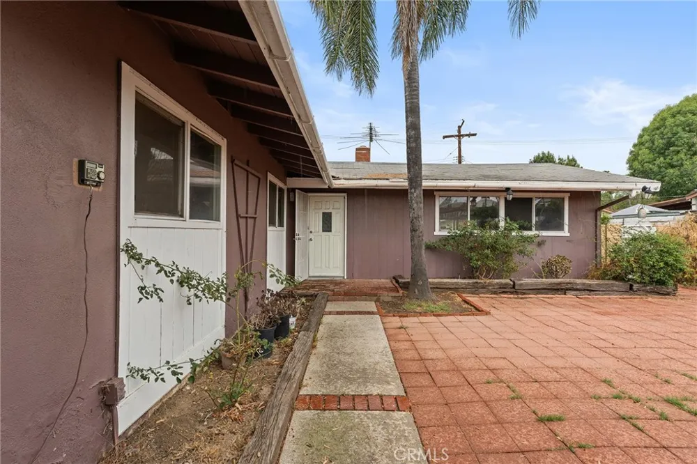 8233 Fallbrook West Hills, CA 91304