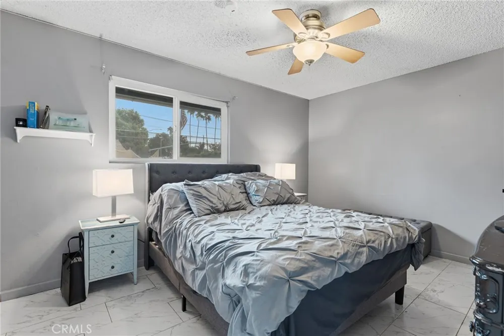 8233 Fallbrook West Hills, CA 91304