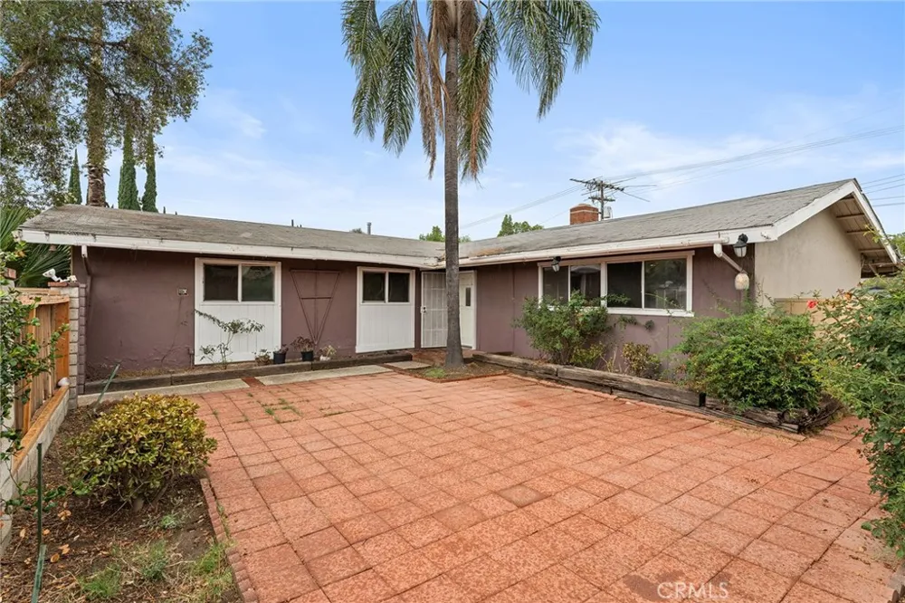 8233 Fallbrook West Hills, CA 91304