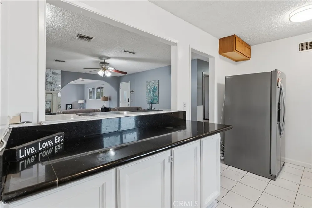 8233 Fallbrook West Hills, CA 91304