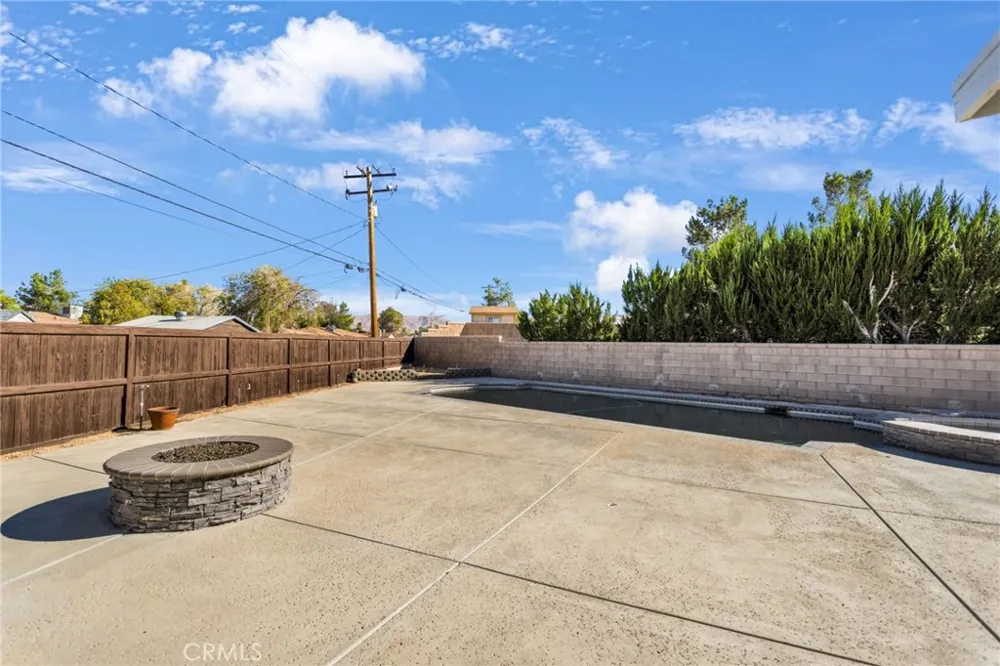 20463 Majestic Drive Apple Valley, CA 92308
