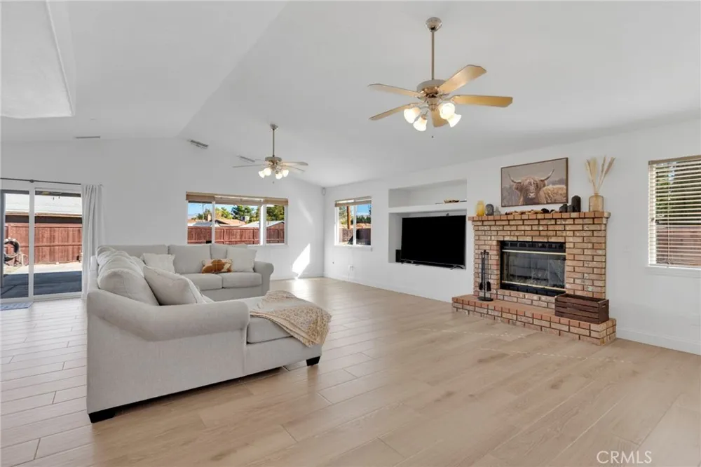 20463 Majestic Drive Apple Valley, CA 92308