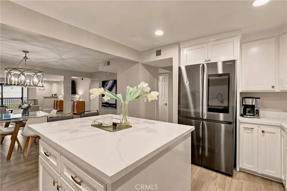 18324 Clark #110 Tarzana, CA 91356