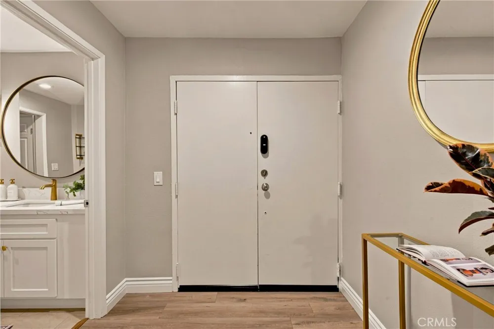 18324 Clark #110 Tarzana, CA 91356
