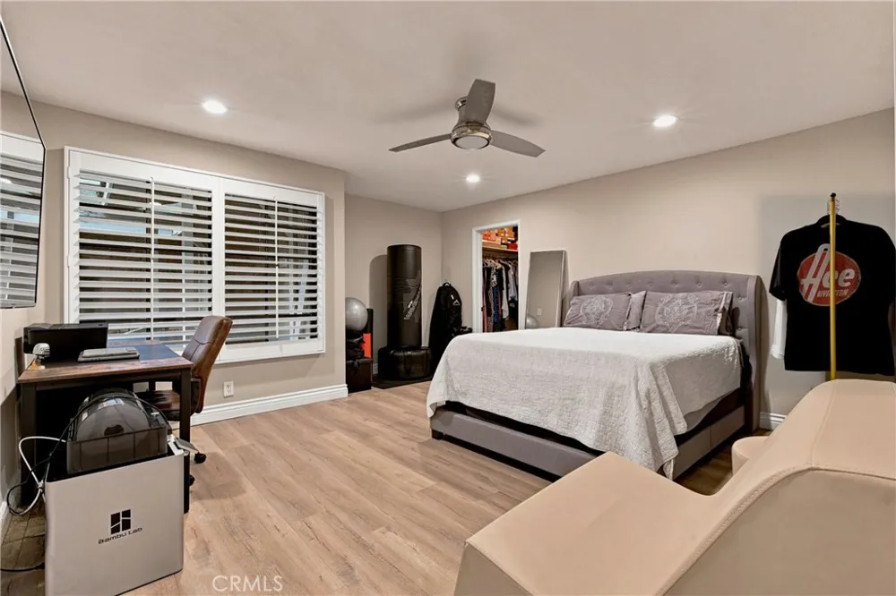 18324 Clark #110 Tarzana, CA 91356