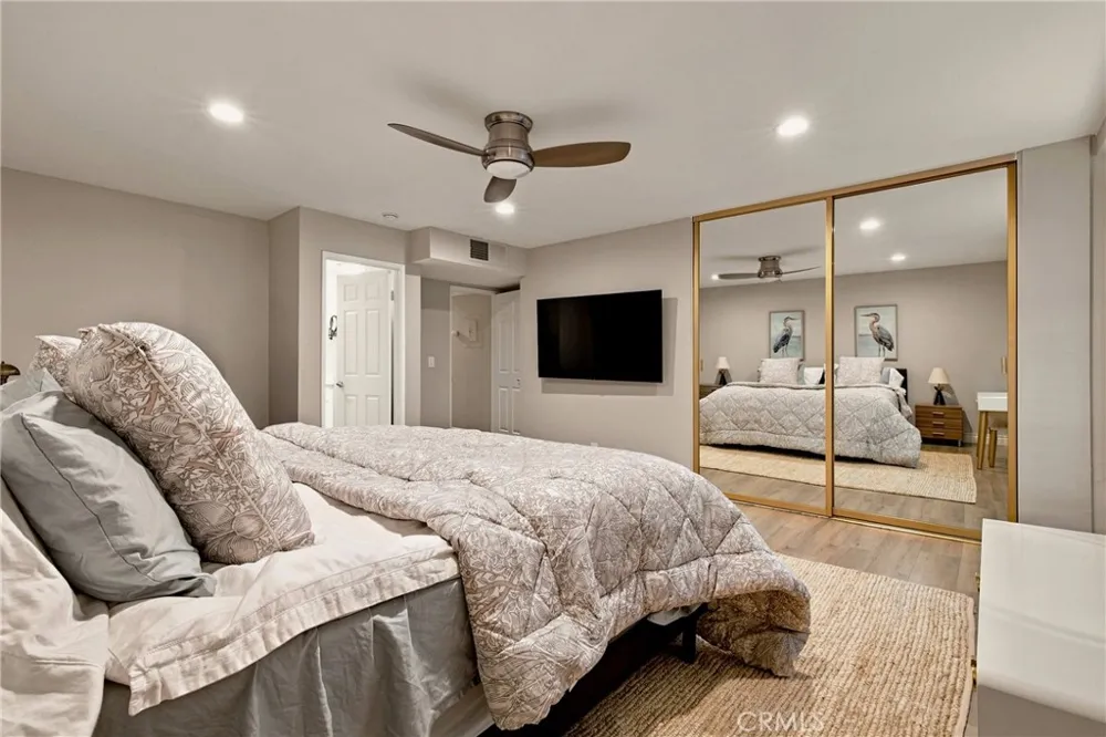 18324 Clark #110 Tarzana, CA 91356