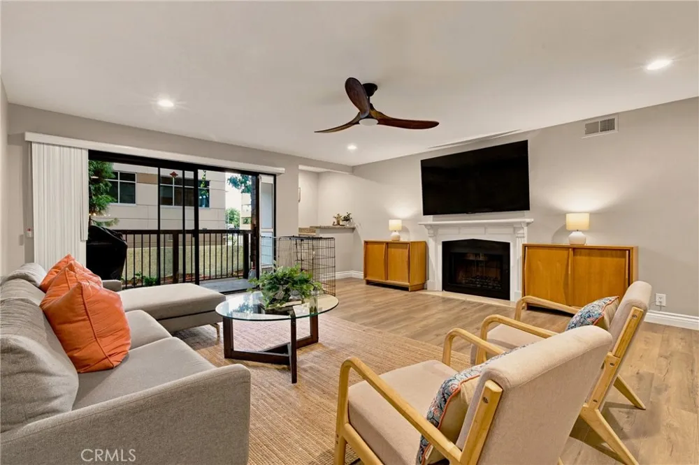 18324 Clark #110 Tarzana, CA 91356