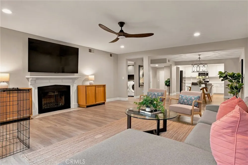 18324 Clark #110 Tarzana, CA 91356