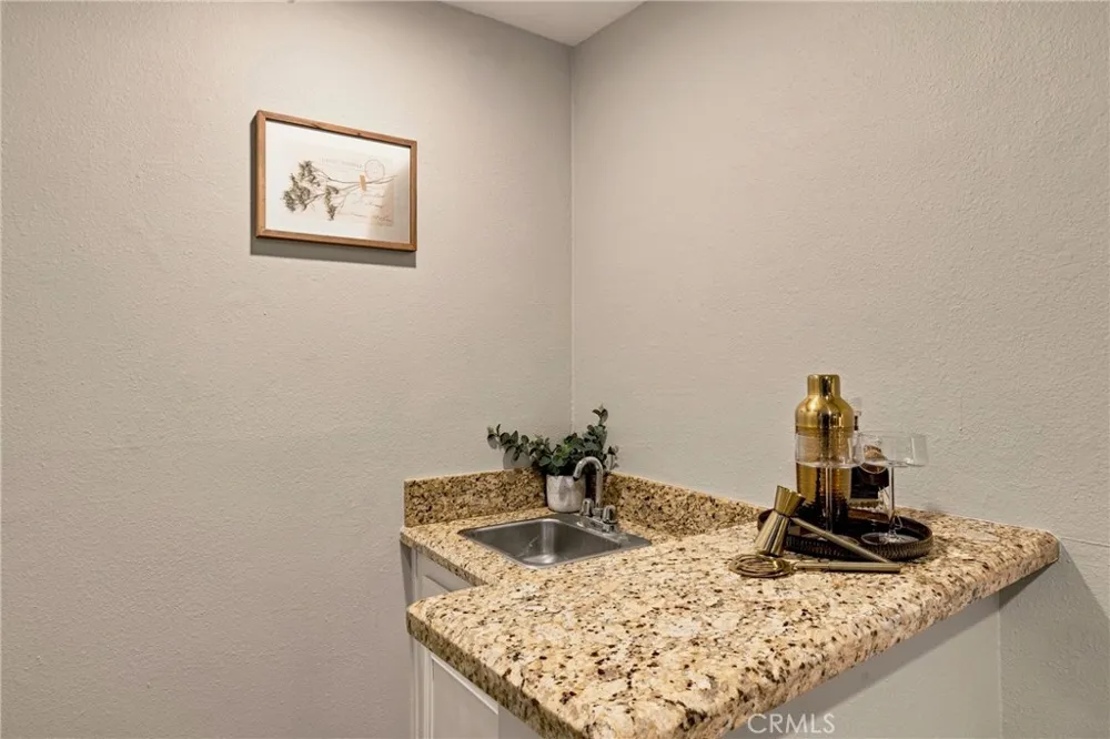 18324 Clark #110 Tarzana, CA 91356