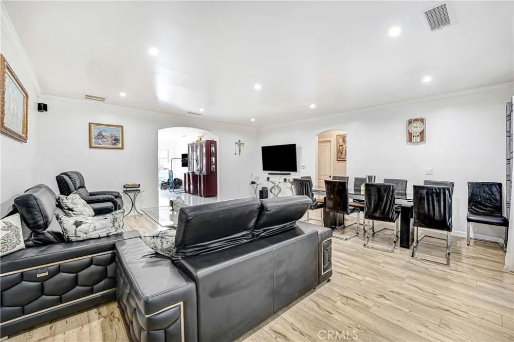 5854 Satsuma North Hollywood, CA 91601