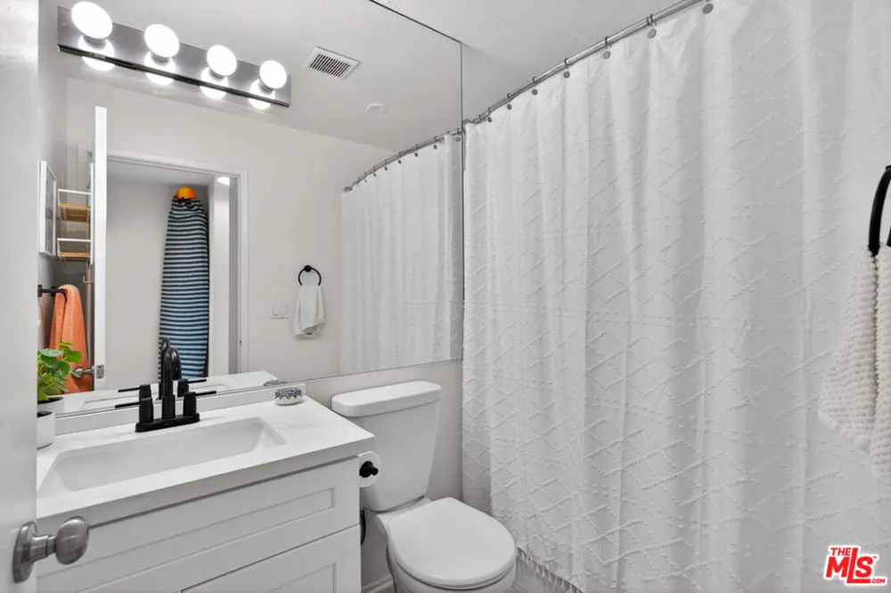 9313 National Boulevard #204 Los Angeles, CA 90034