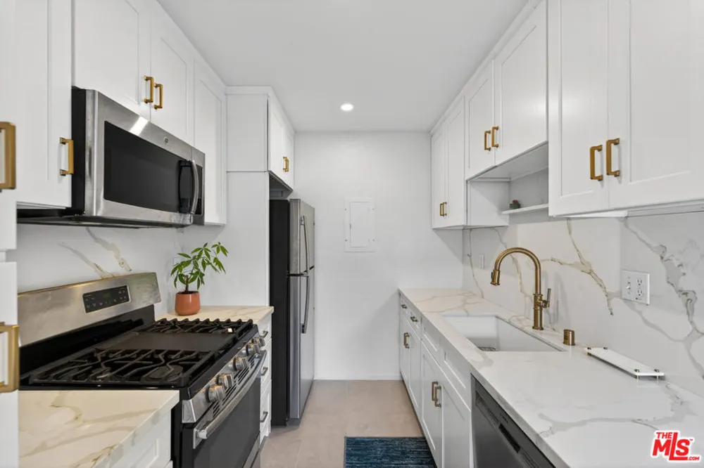 9313 National Boulevard #204 Los Angeles, CA 90034