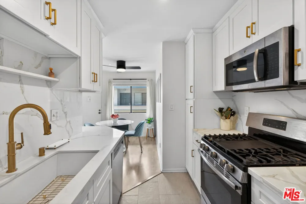 9313 National Boulevard #204 Los Angeles, CA 90034
